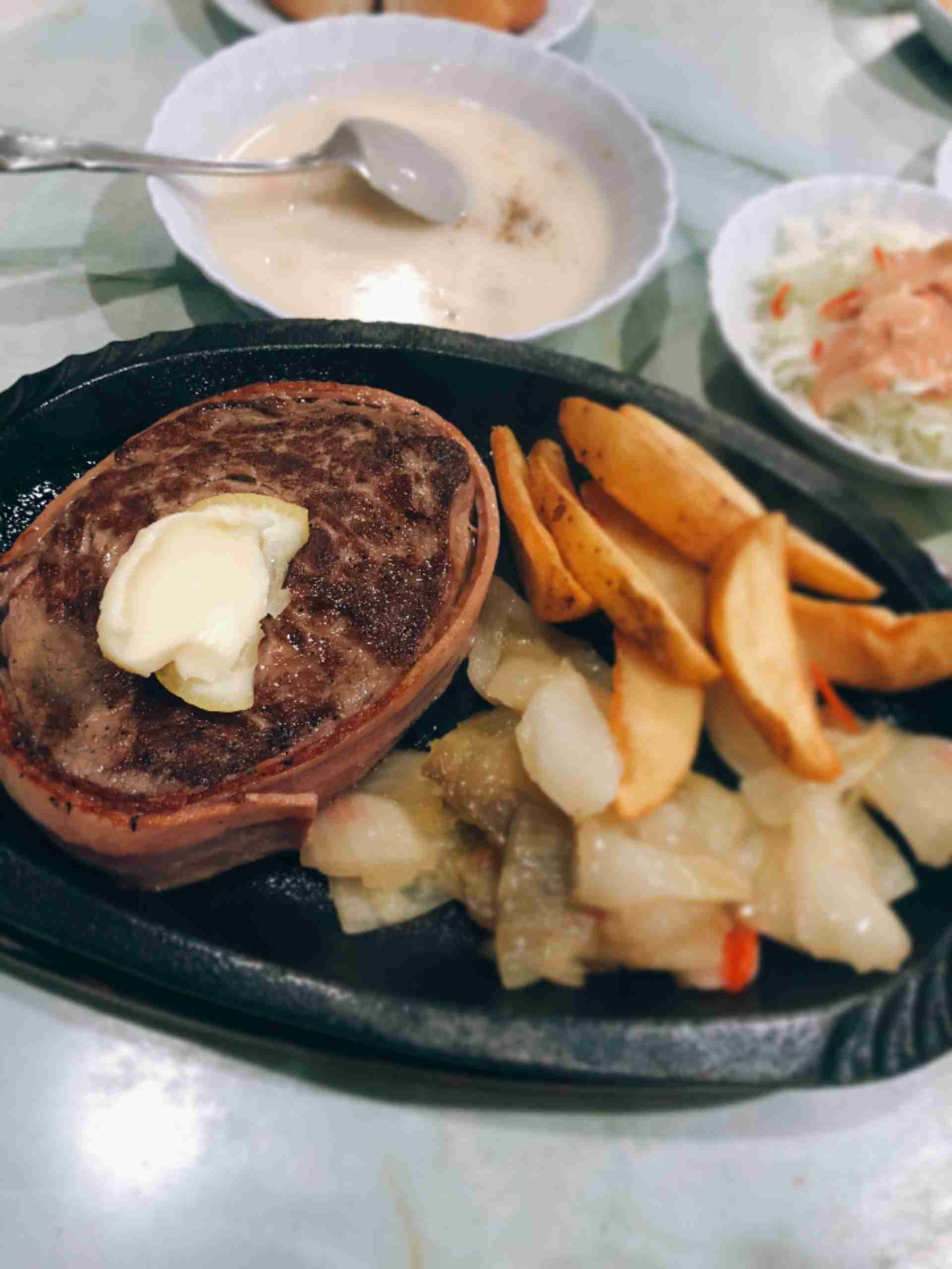 旅行中に撮った食べ物の写真を貼るトピ