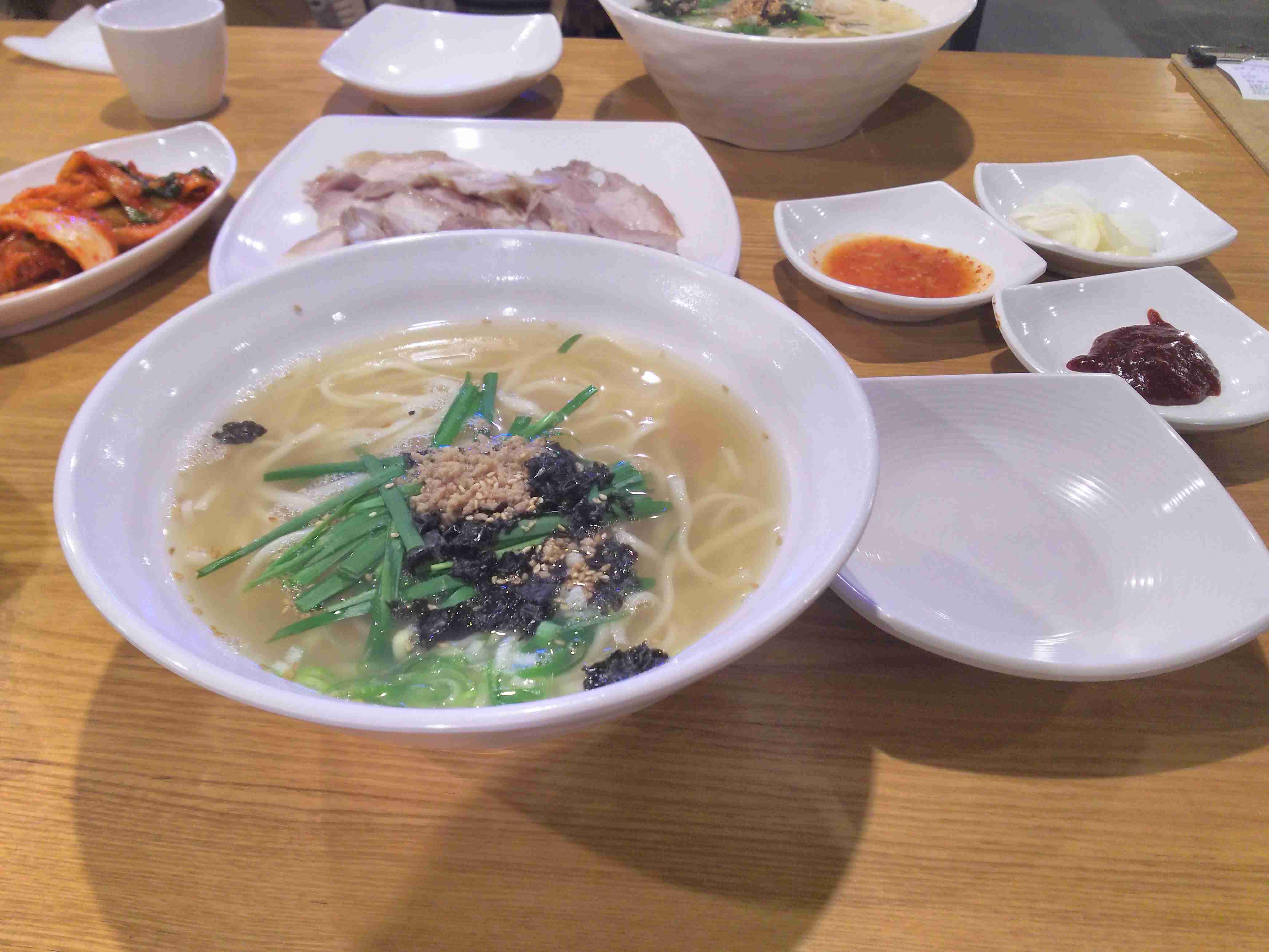 旅行中に撮った食べ物の写真を貼るトピ