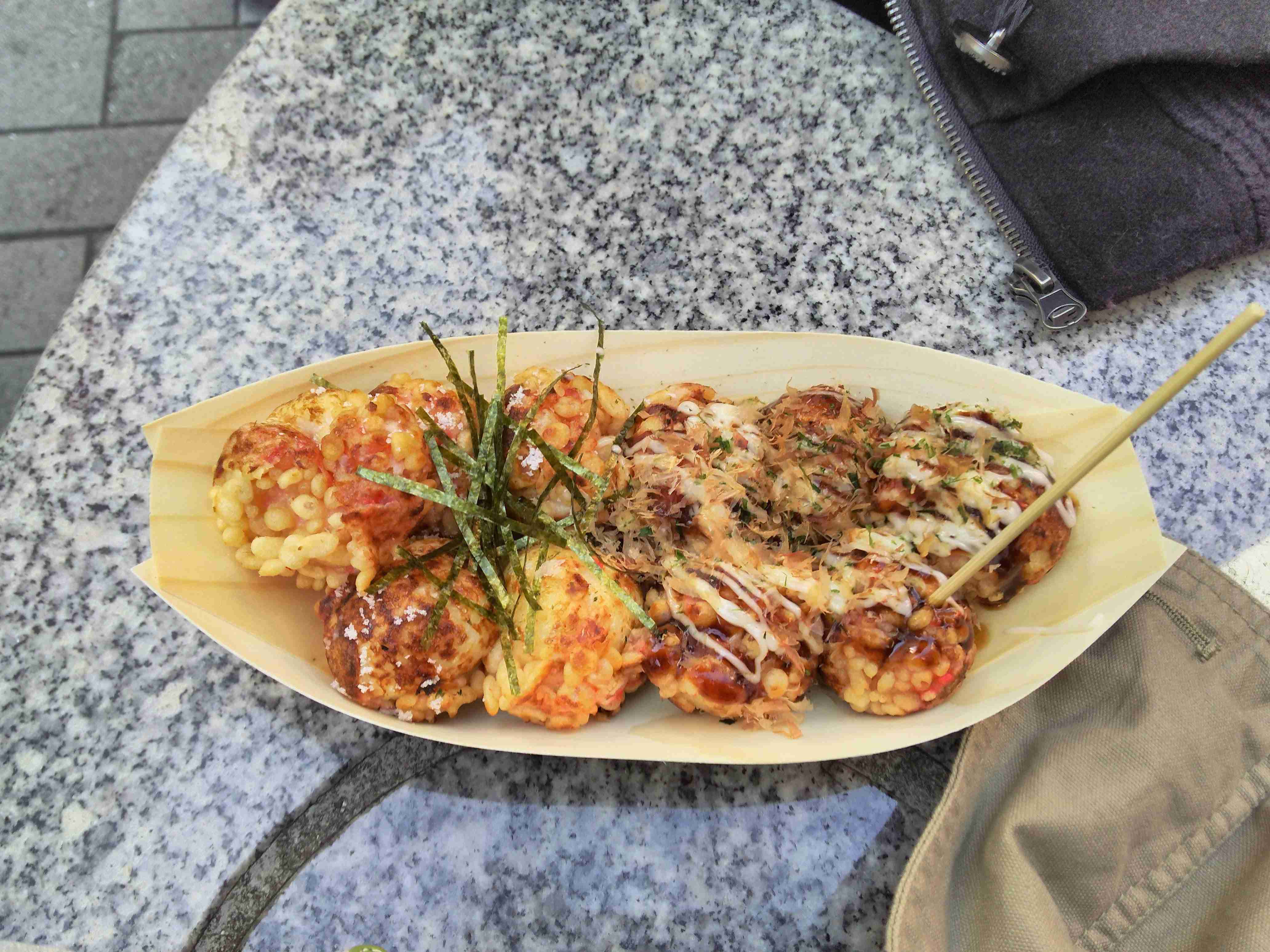 旅行中に撮った食べ物の写真を貼るトピ