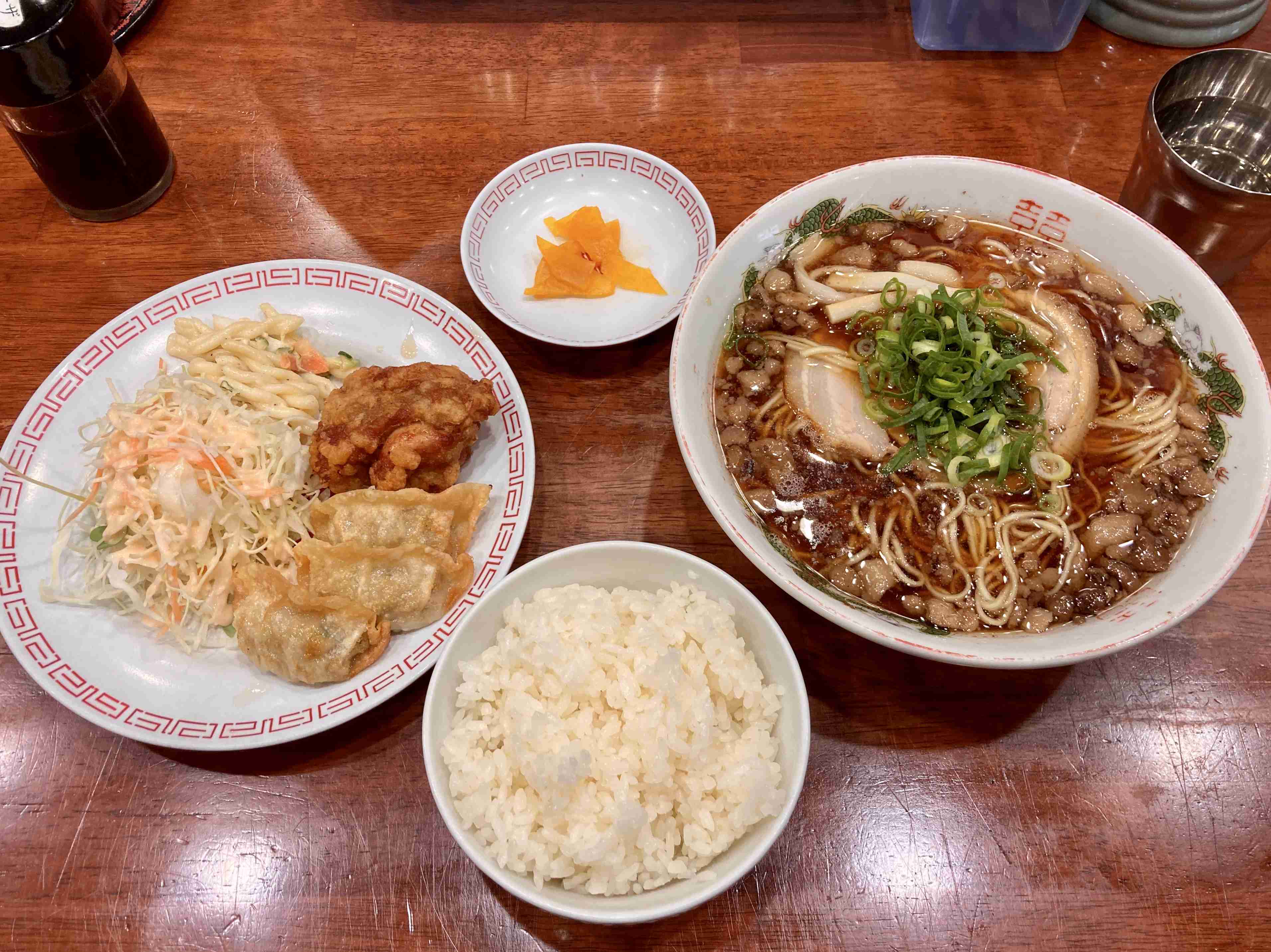 旅行中に撮った食べ物の写真を貼るトピ