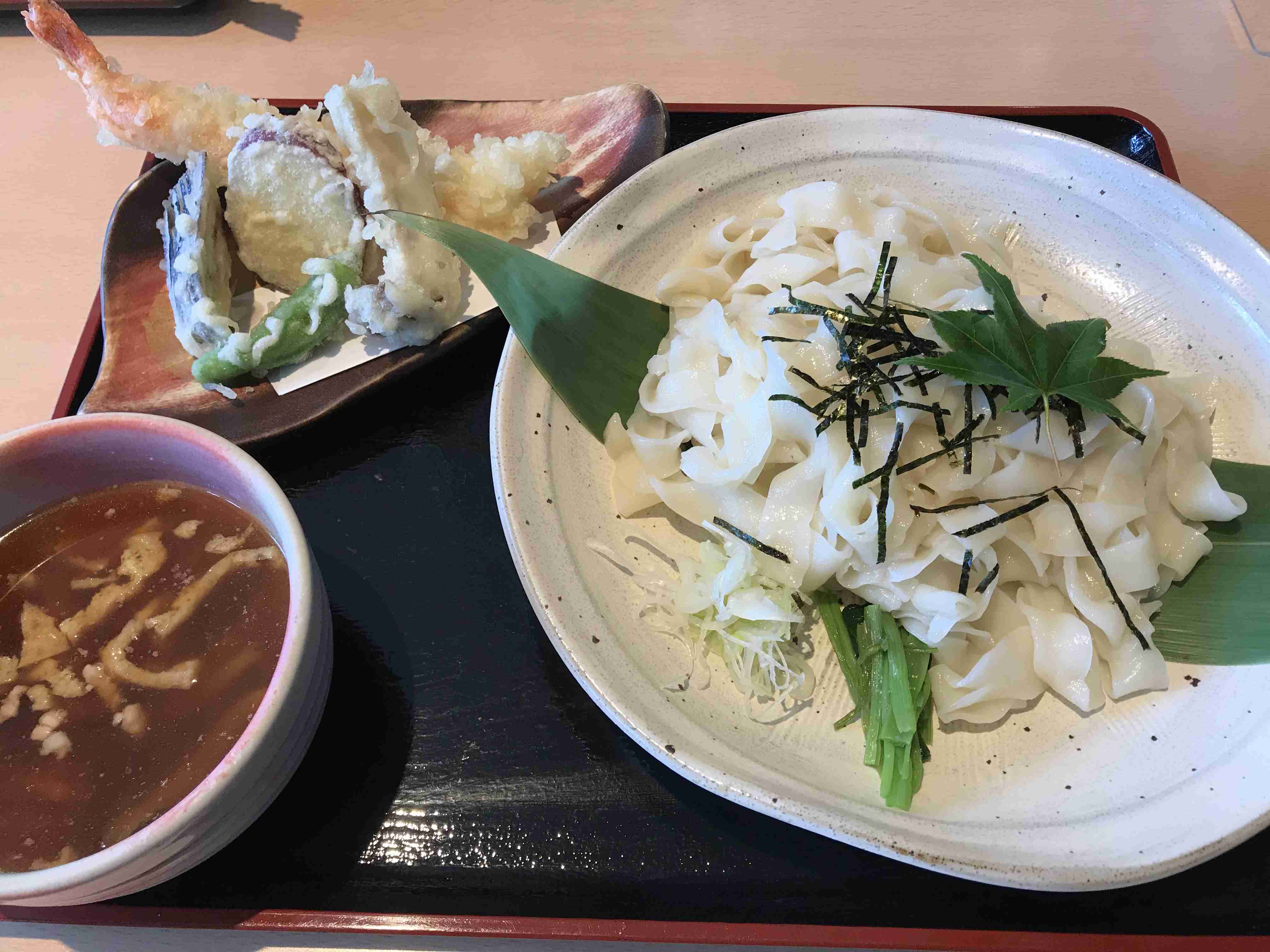 旅行中に撮った食べ物の写真を貼るトピ