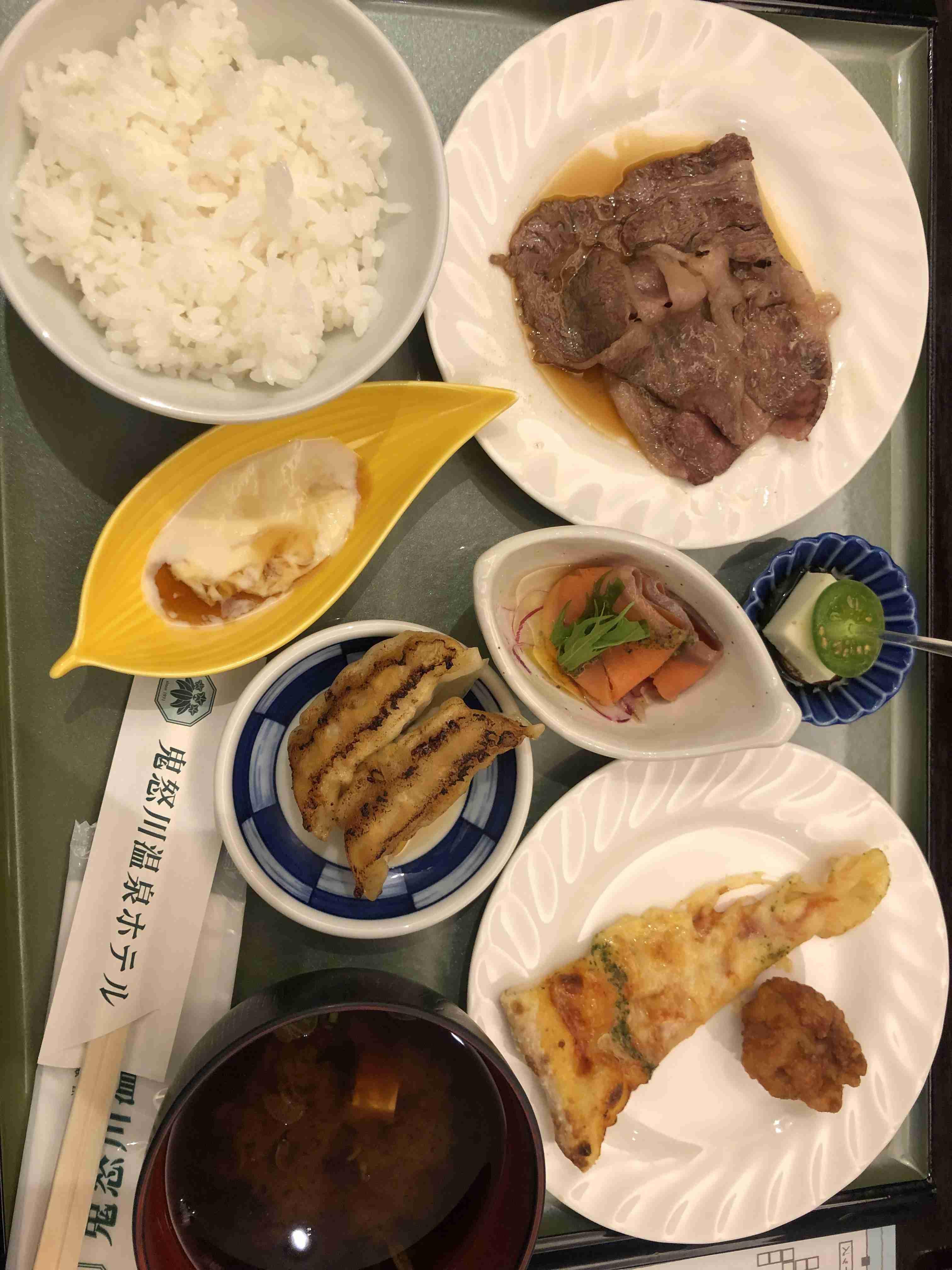 旅行中に撮った食べ物の写真を貼るトピ