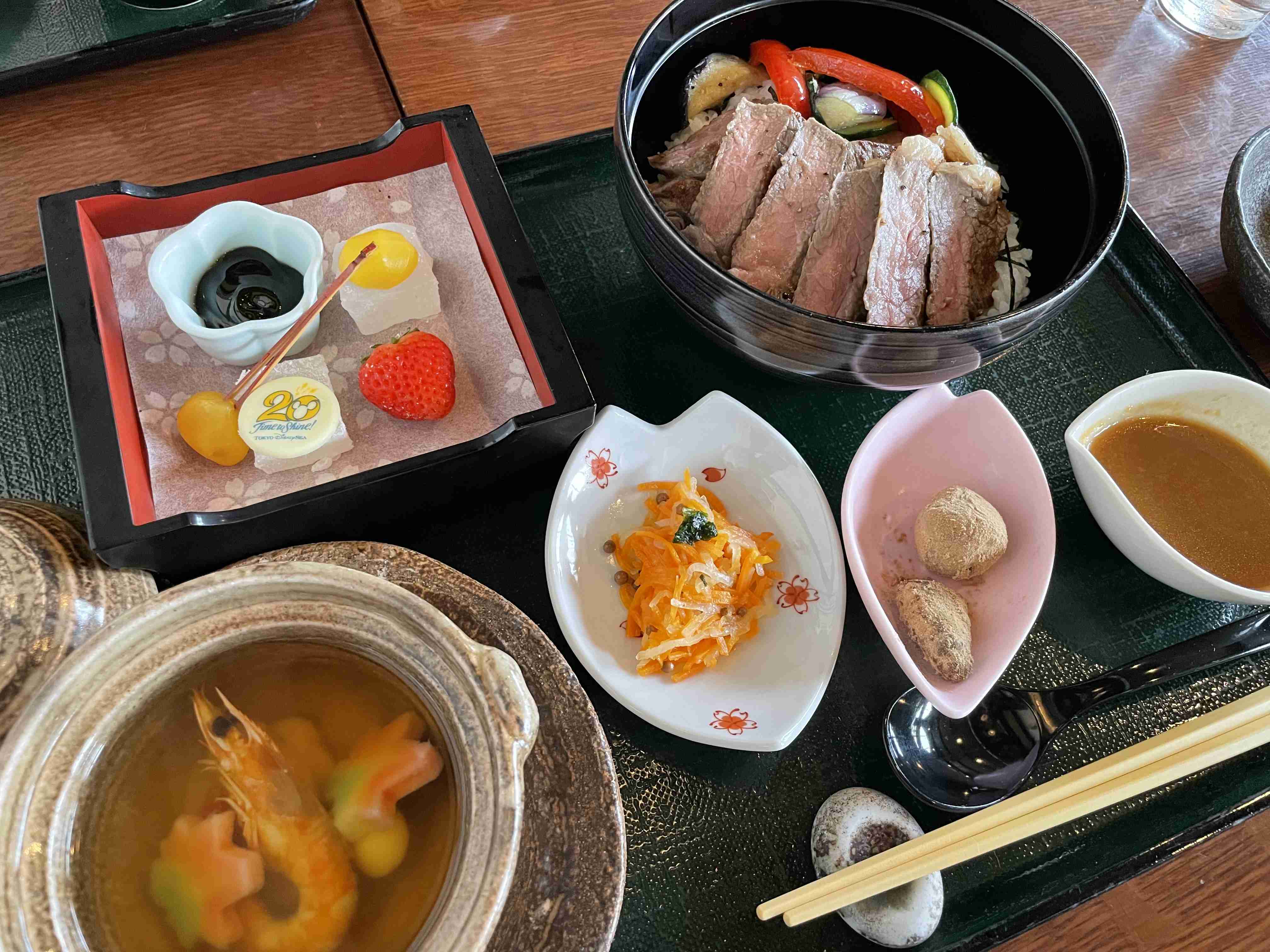 旅行中に撮った食べ物の写真を貼るトピ