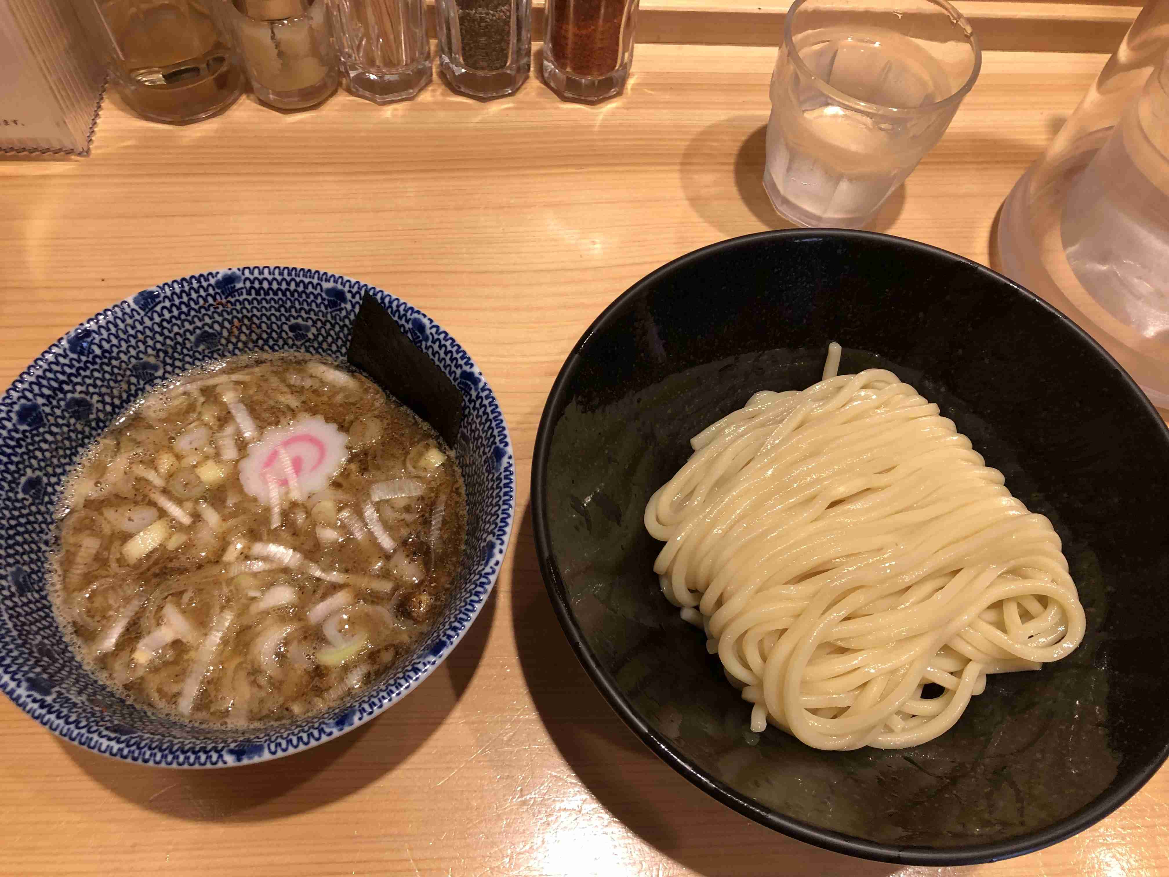 旅行中に撮った食べ物の写真を貼るトピ