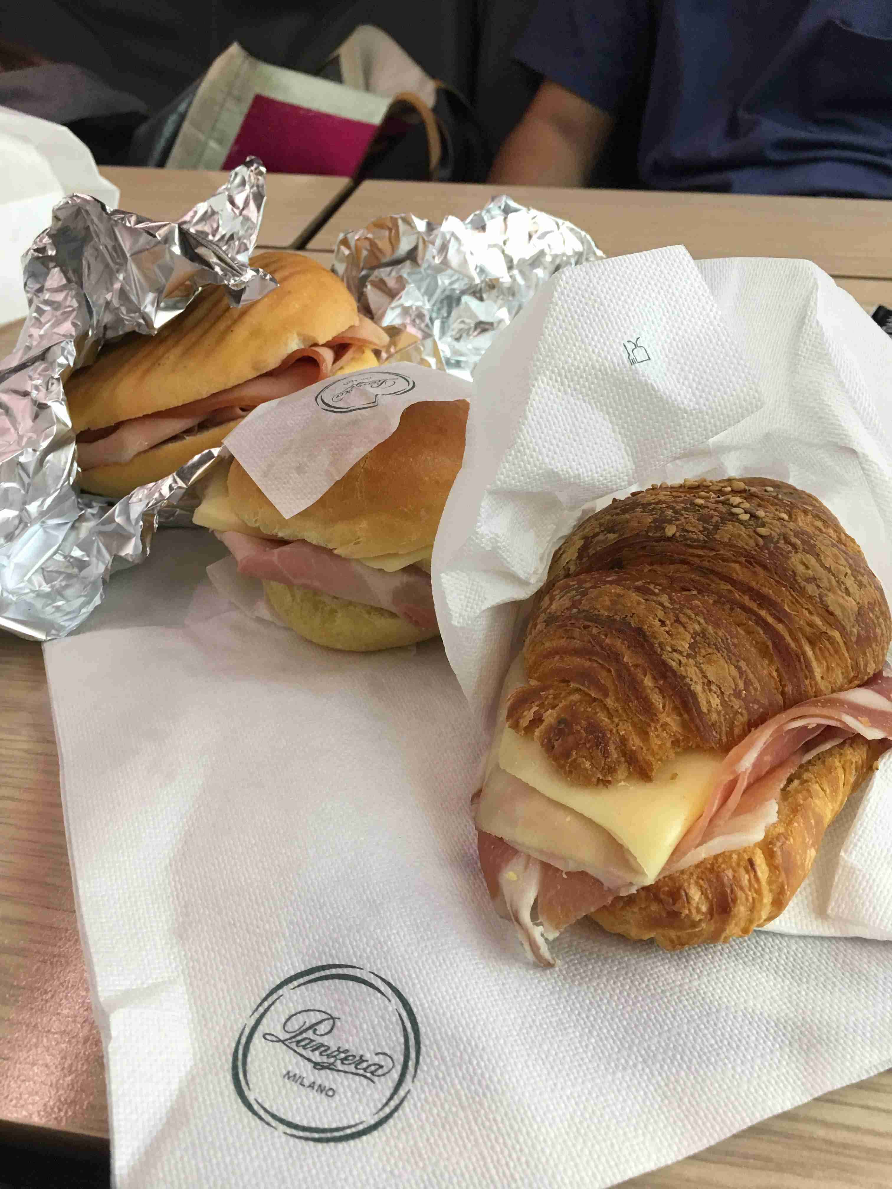 旅行中に撮った食べ物の写真を貼るトピ