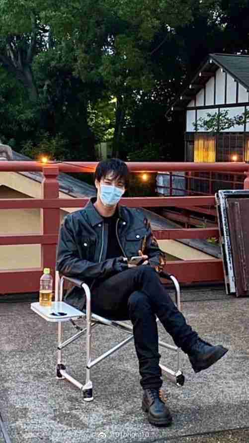 鈴木伸之、金髪×眉上前髪イメチェン「前髪なにかわいい」「まさかの金髪やばい」