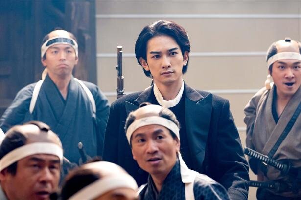 完全憑依！岡田准一の土方歳三姿『燃えよ剣』新場面写真