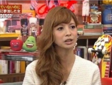 吉川ひなの、美しすぎるビキニ姿に「40代には見えない」 娘と日光浴楽しむ