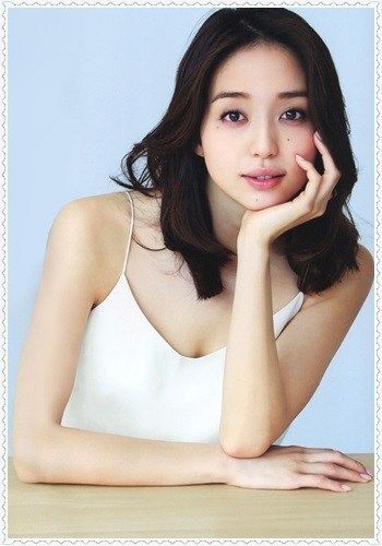 骨格が華奢だと分かる画像が見たいpart4