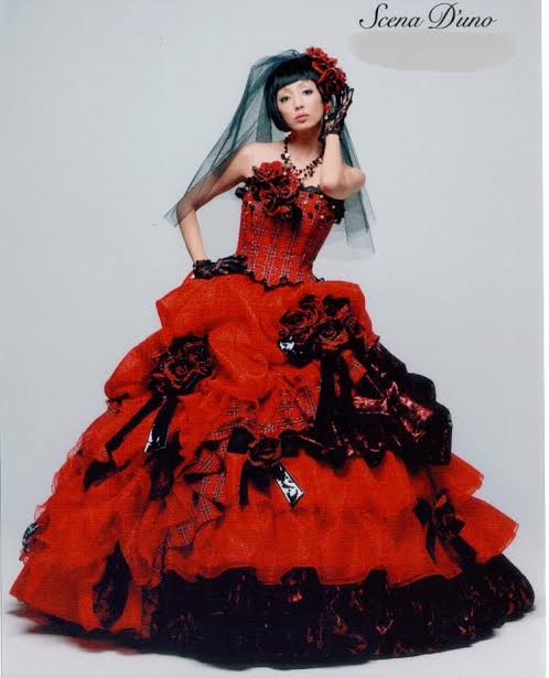 ブリブリなウェディング、カラードレスが見たい