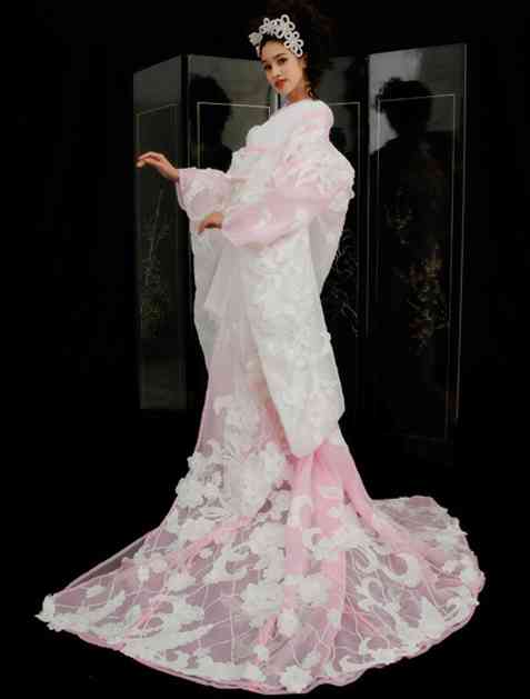 ブリブリなウェディング、カラードレスが見たい