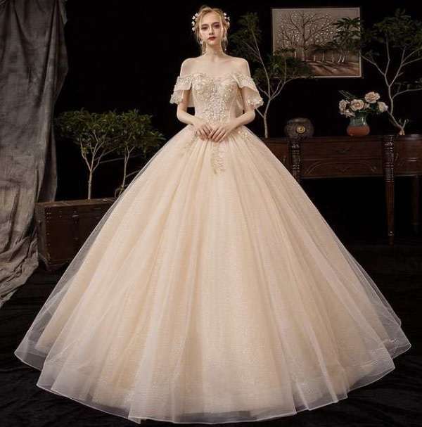 ブリブリなウェディング、カラードレスが見たい