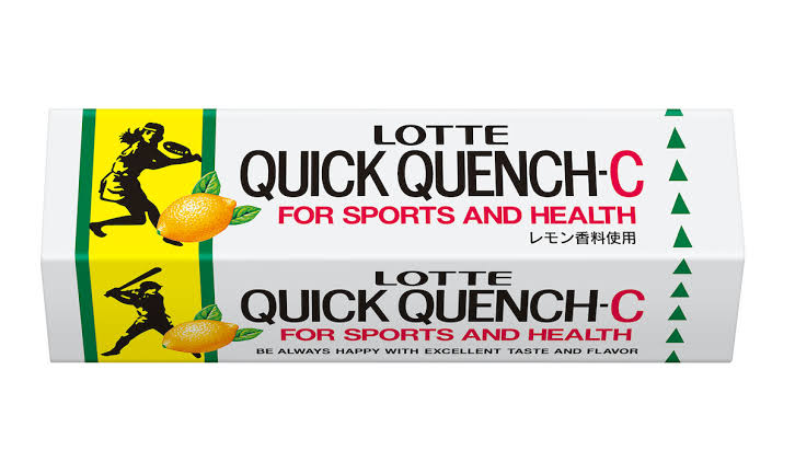 お菓子の懐かしいパッケージを貼るトピ