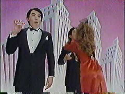 お菓子の懐かしいパッケージを貼るトピ