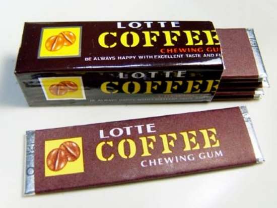 お菓子の懐かしいパッケージを貼るトピ