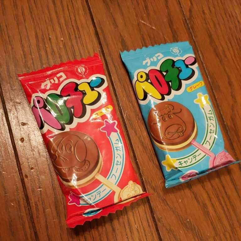 お菓子の懐かしいパッケージを貼るトピ