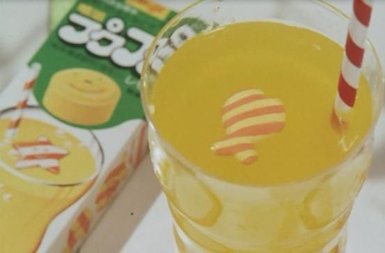 お菓子の懐かしいパッケージを貼るトピ