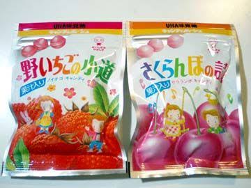 お菓子の懐かしいパッケージを貼るトピ