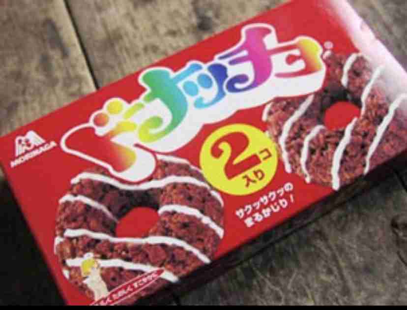 お菓子の懐かしいパッケージを貼るトピ