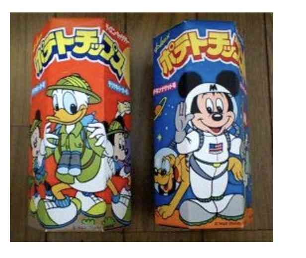 お菓子の懐かしいパッケージを貼るトピ