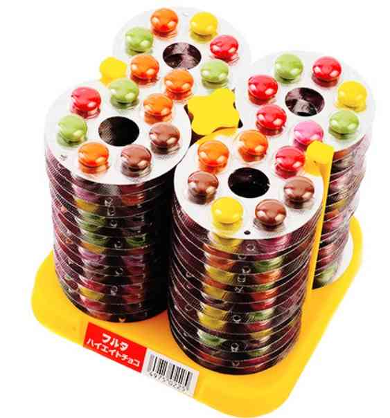 お菓子の懐かしいパッケージを貼るトピ