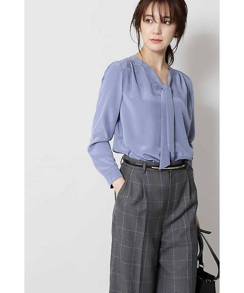 実はもう古い、NGコーデ「通勤服にとろみブラウス」