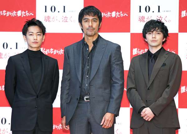 佐藤健、阿部寛に質問攻め「LINEされるんですか?」「スタンプ使われるんですか?」
