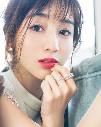 田中みな実　美ヒップ披露のガードル付きムックが発売前重版