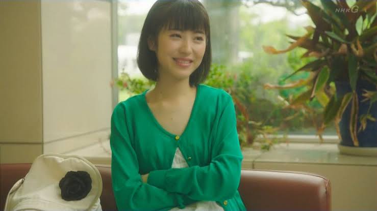 浜辺美波、自身初の水着カットも 20歳記念写真集決定