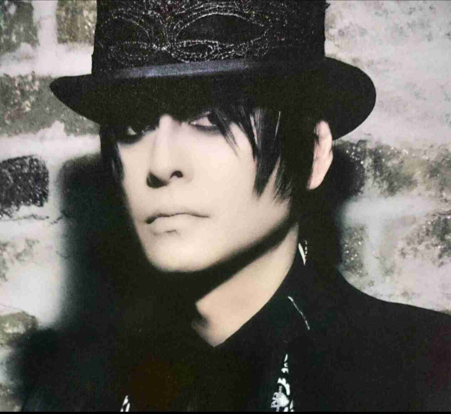 東洋のイケメンと西洋のイケメンを交互に貼っていくトピ