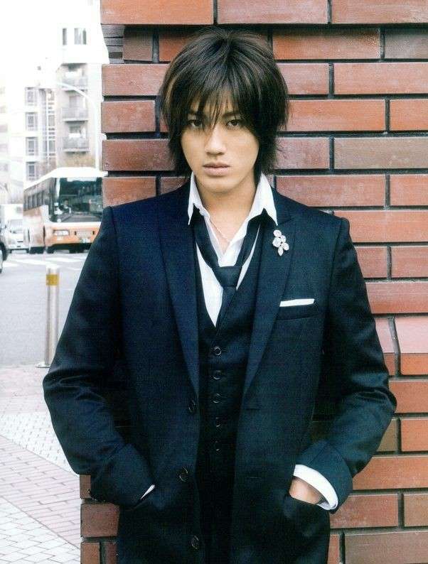 東洋のイケメンと西洋のイケメンを交互に貼っていくトピ