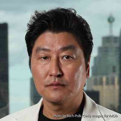 東洋のイケメンと西洋のイケメンを交互に貼っていくトピ