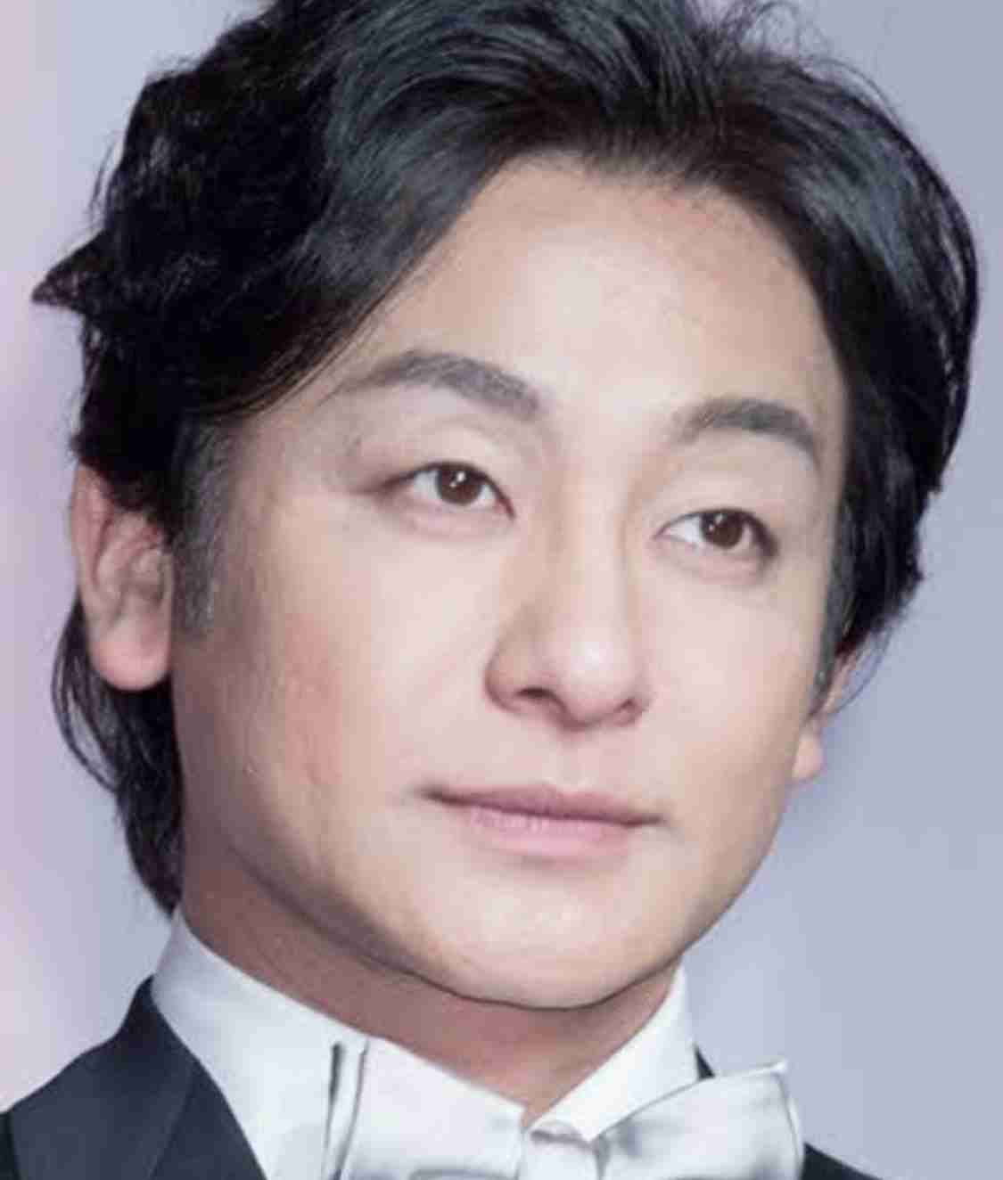東洋のイケメンと西洋のイケメンを交互に貼っていくトピ