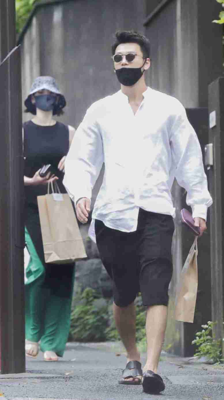 東洋のイケメンと西洋のイケメンを交互に貼っていくトピ