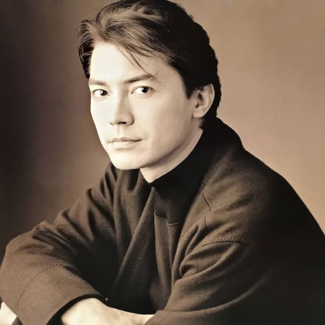 東洋のイケメンと西洋のイケメンを交互に貼っていくトピ