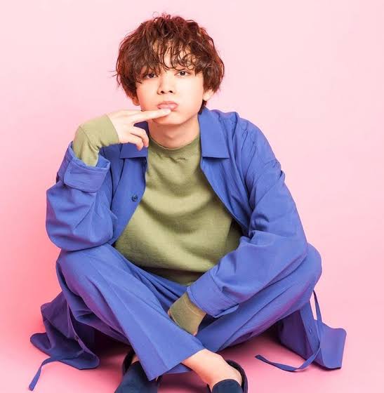 神尾楓珠、主演ドラマ『顔だけ先生』ポスターで超“顔アップ”「インパクトがある」