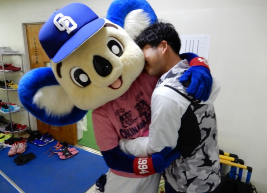 ⚾️野球選手とマスコットの交流が見たい⚾️