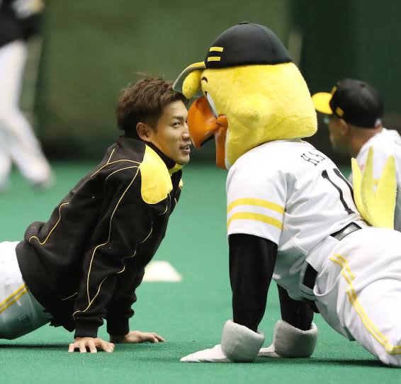 ⚾️野球選手とマスコットの交流が見たい⚾️