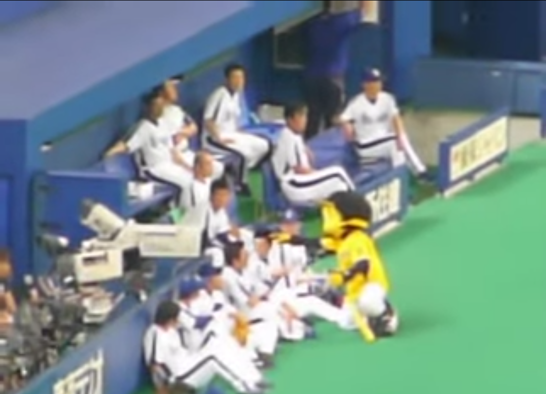 ⚾️野球選手とマスコットの交流が見たい⚾️