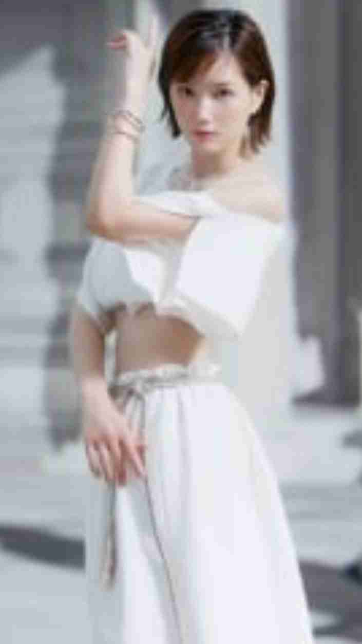 本田翼　「秋っぽい」茶系の全身コーデ披露　「スタイル良すぎる」「女神降臨」と反響