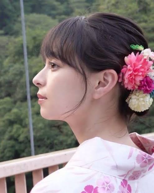 横顔のEラインが綺麗な女性有名人【アンチ禁止】