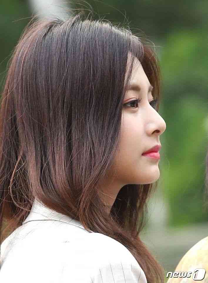 横顔のEラインが綺麗な女性有名人【アンチ禁止】