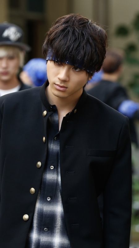山田裕貴、ステーキを前に凛々しい表情“ハコヅメ”オフショットに「目ヂカラすごっ」「かわいい」