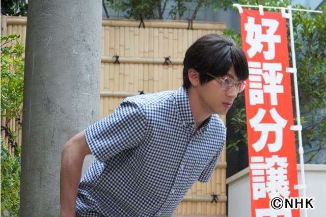 山田裕貴、ステーキを前に凛々しい表情“ハコヅメ”オフショットに「目ヂカラすごっ」「かわいい」