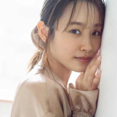 「華奢ーーーー！！！！」「道重さゆみ、ほっそり美肩のワンショルSHOTに反響美白で美肌」