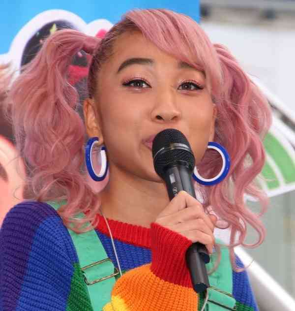 フワちゃん、青山テルマから真面目な一面を “暴露” される「今日の出来事をパソコンでメモ」