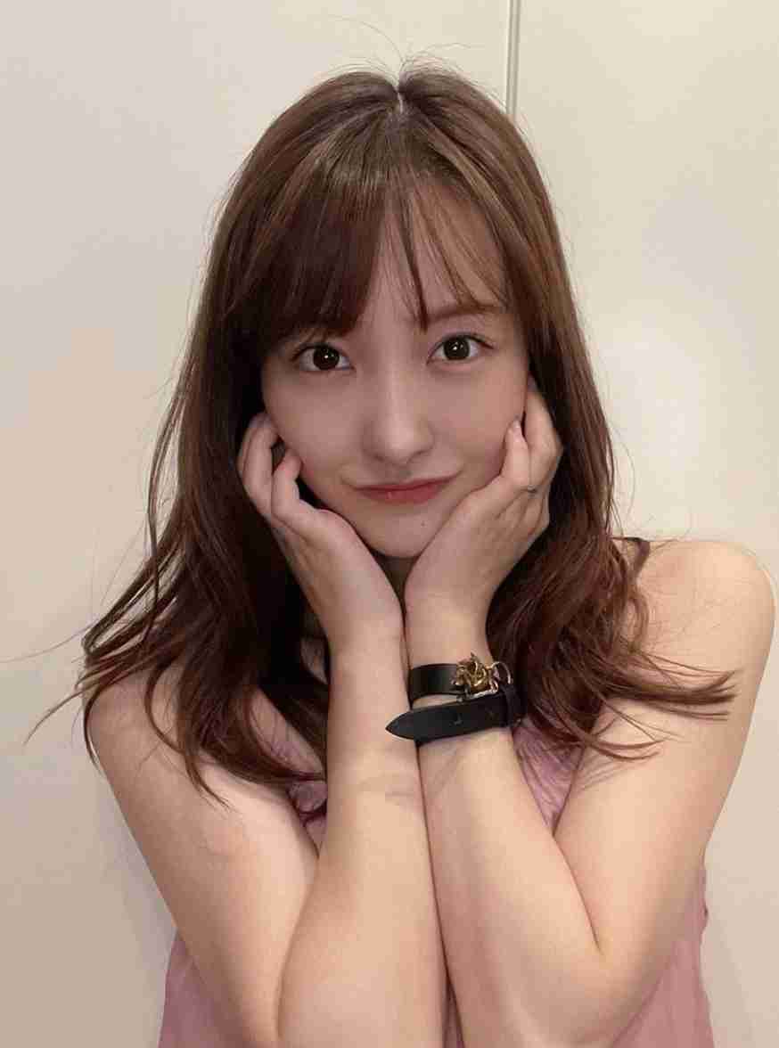 板野友美、ふっくらデコルテ披露に「すっぴん最強」「可愛いし、美人」の声