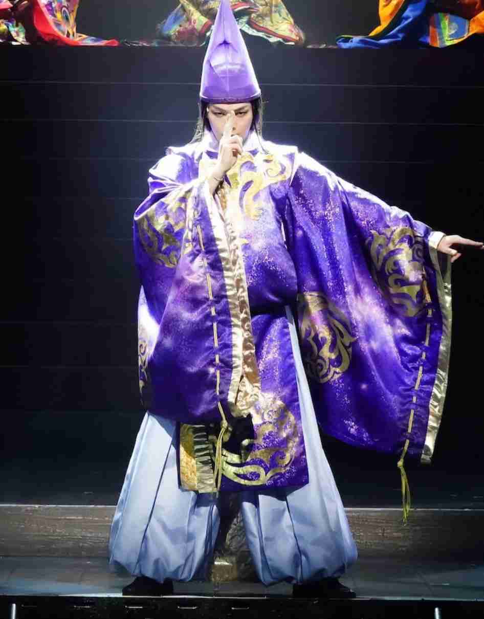 吉岡里帆、ピンクのキュートな狐姿で「コンっ!」 中村倫也も太鼓判