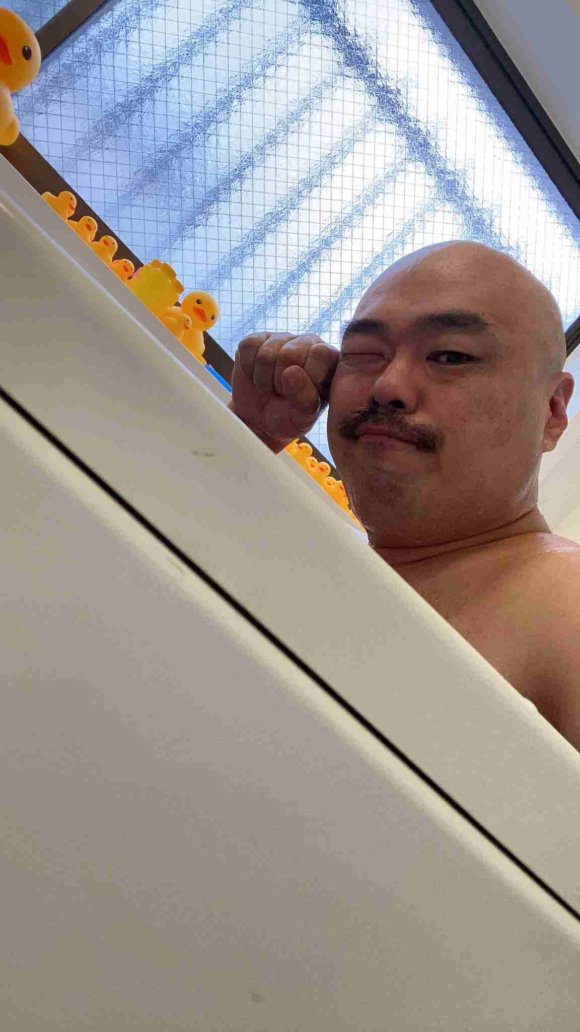 安田大サーカス・クロちゃん、ヘルシーなサラダ山盛り朝食を公開…朝からトレーニングと健康的