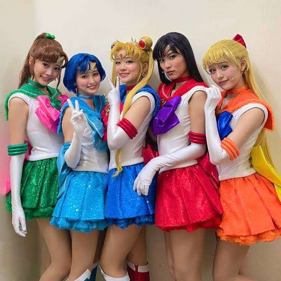 芹那「セーラーマーキュリー」のコスプレ披露に「可愛い」「似合う！」「足が長すぎる」の声
